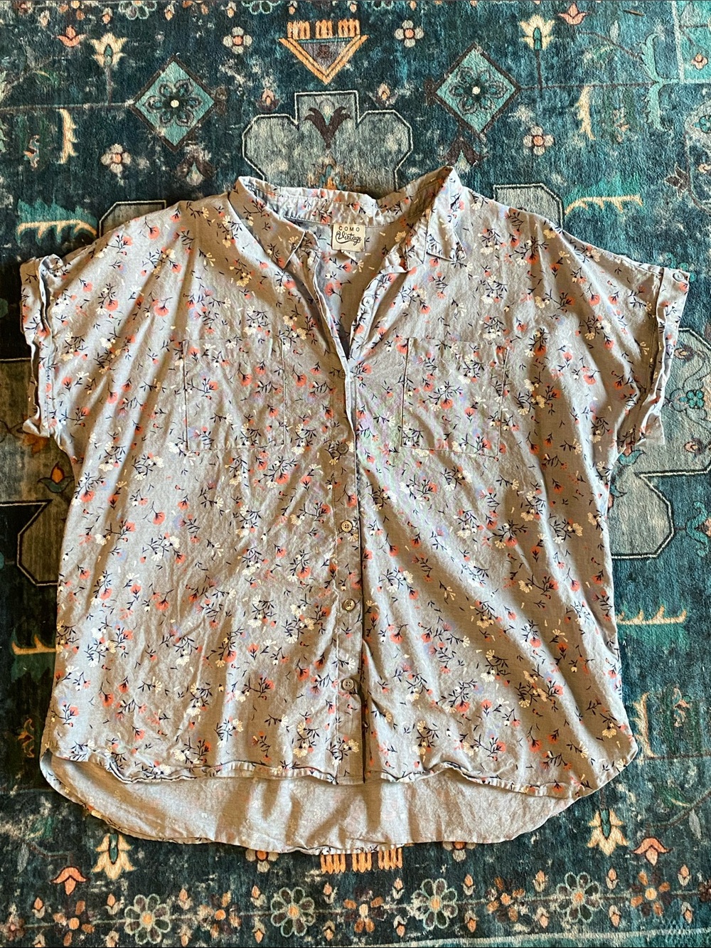 Como Vintage Light Gray Button-Down Shirt with Pink Floral Print